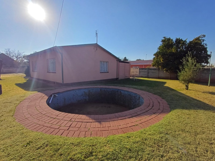 2 Bedroom Property for Sale in Randlespark North West